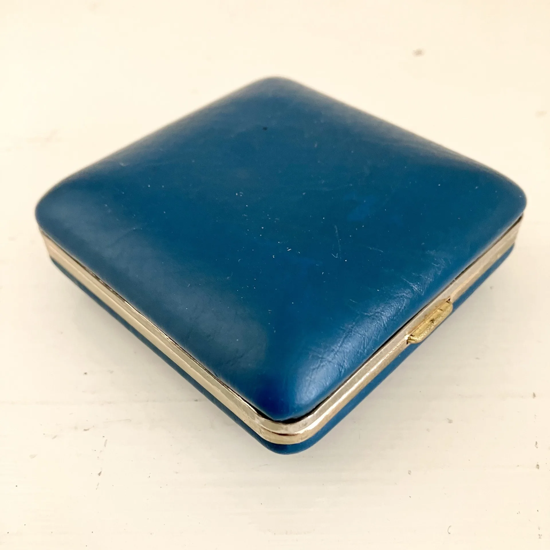 Vintage Wind-Up Folding Travel Alarm Clock – Mid-Century Mechanical Glow-in-the-Dark Clock with Blue Case | Retro Decor Collectible - Image 2