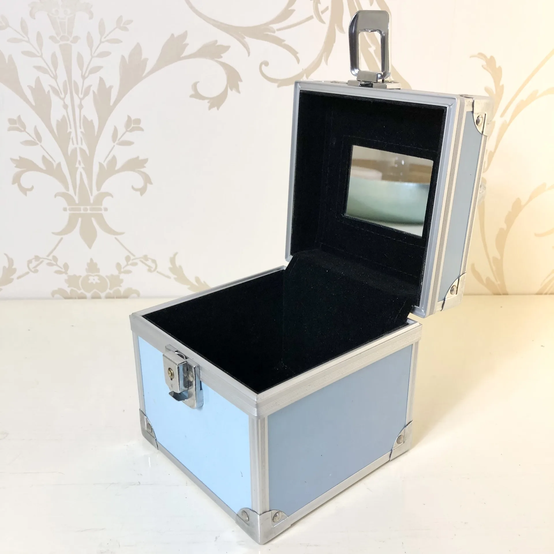 Blue Portable Velvet Lined Alloy Make Up Vanity Storage Cube 13cm - Image 3