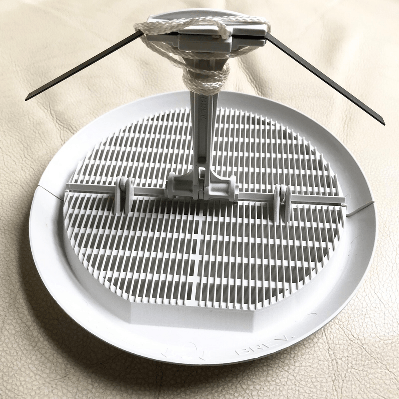 secondhand 17cm Round fits air vent holes from 9.5cm-16.5cm Folding Plastic Vent - Image 2