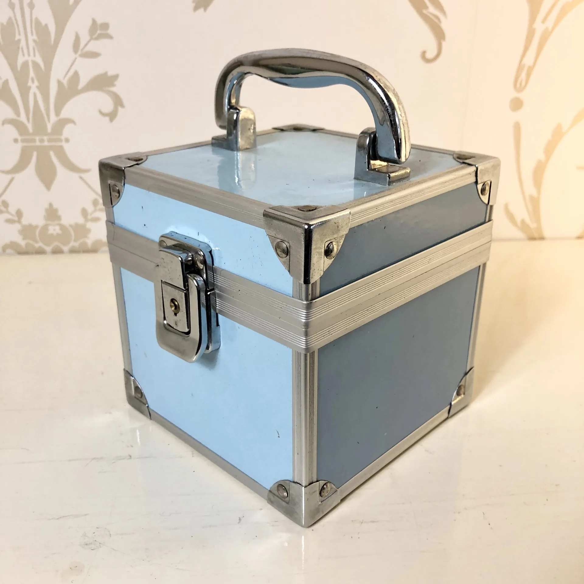 Blue Portable Velvet Lined Alloy Make Up Vanity Storage Cube 13cm - Image 2