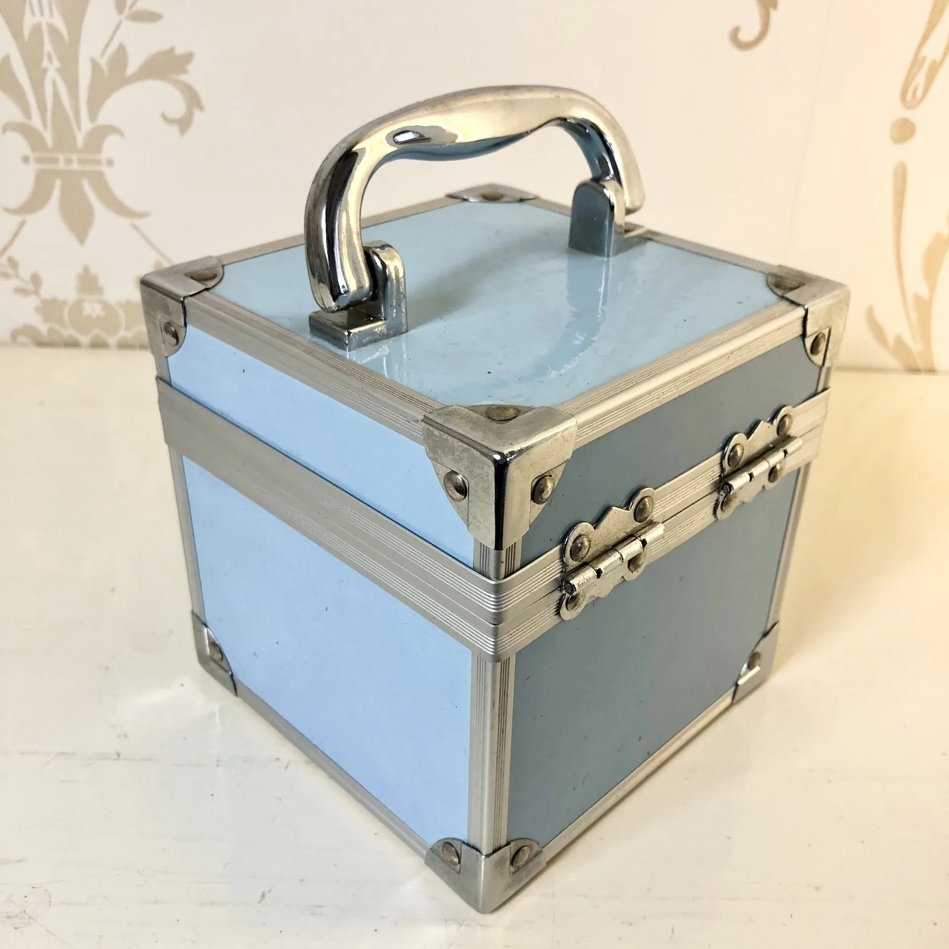 Blue Portable Velvet Lined Alloy Make Up Vanity Storage Cube 13cm - Image 4