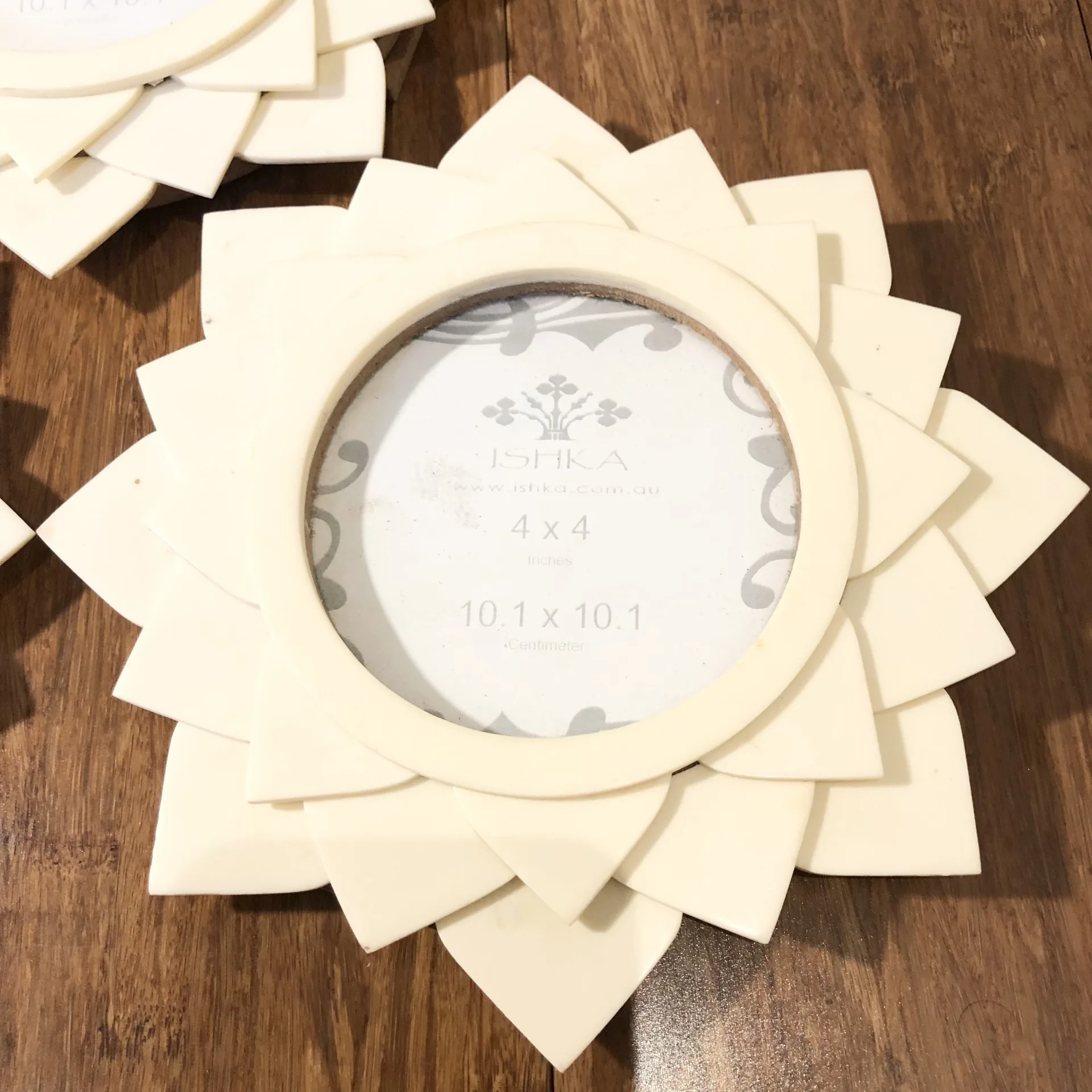 unused SET of 4 Lotus-style Photo Frames - Image 3